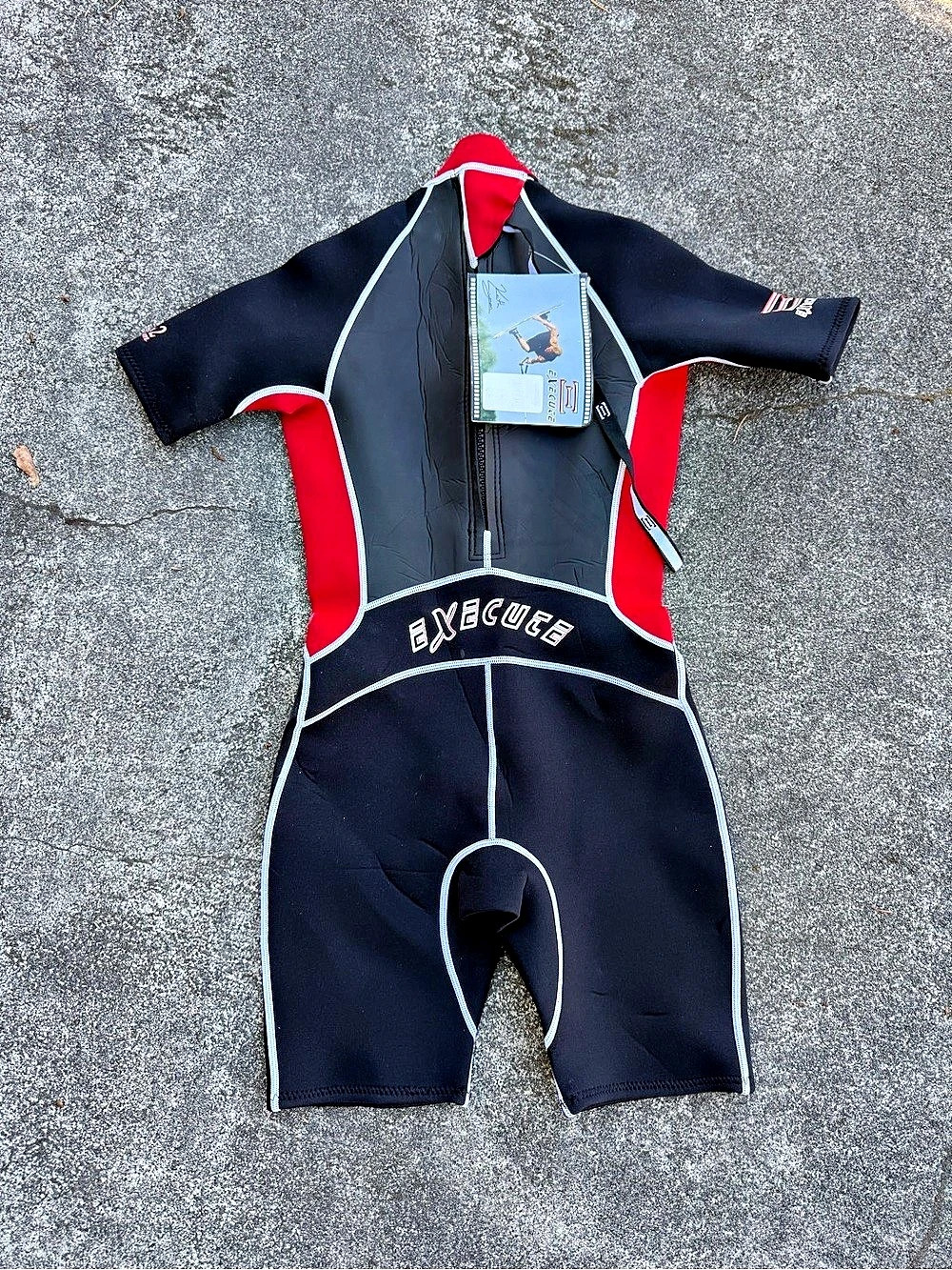 EXECUTE Spring Airskin Black Red Athletic Wetsuit Size Large